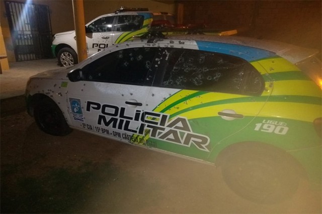 Quadrilha arromba agência do Bradesco de Castelo do Piauí e metralha viaturas da Polícia Militar