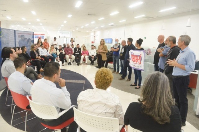 Bancários do Bradesco protestam contra extinção de agências e demissões