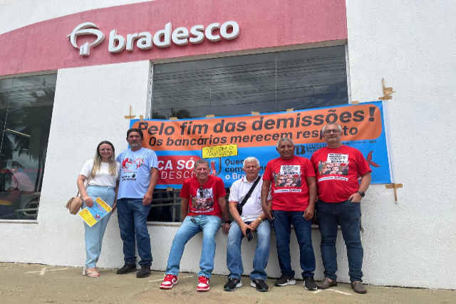 em-dia-nacional-de-luta-seebfpi-protesta-contra-fechamento-de-agencia-do-bradesco-de-esperantina-pi