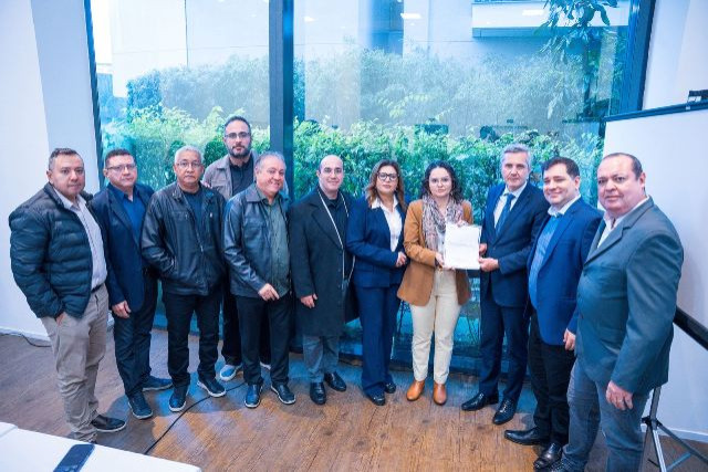 categoria-bancaria-entrega-minuta-de-reivindicacoes-a-fenaban